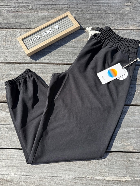 Vuori Pants - Vuori Weekend Jogger Pants black size small Women's nwt